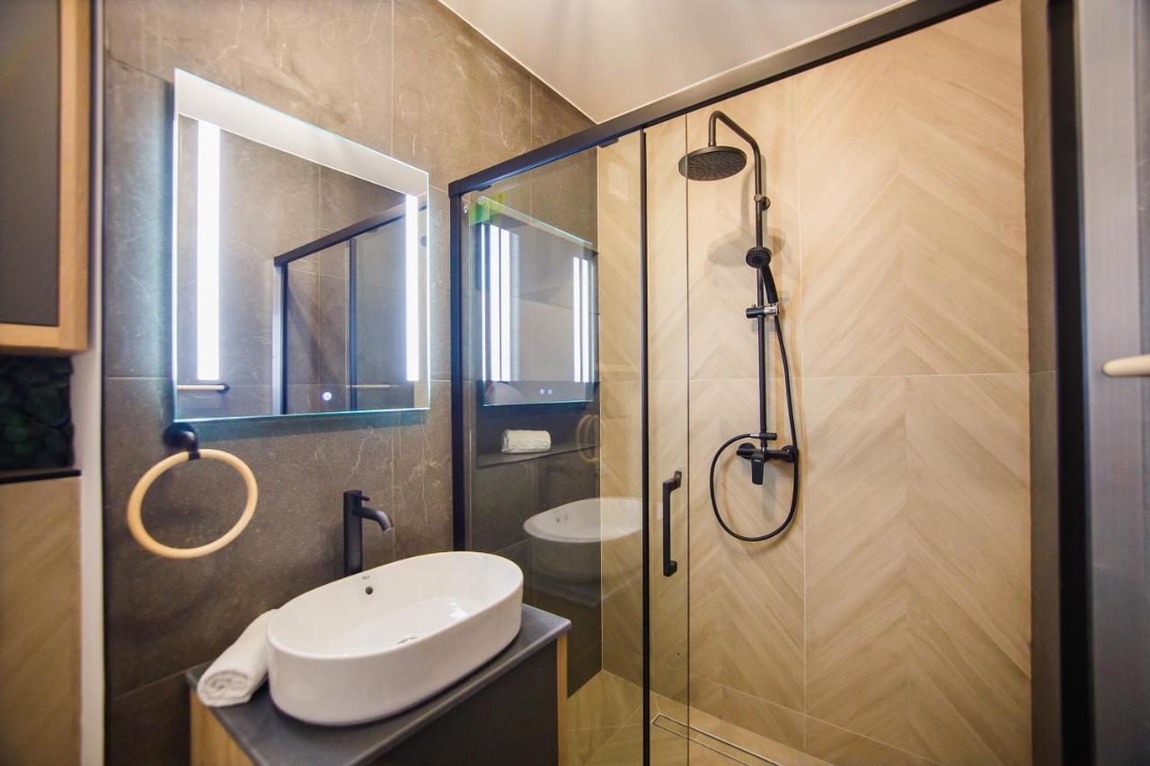 Duo Vibe Apartment Oradea Luaran gambar